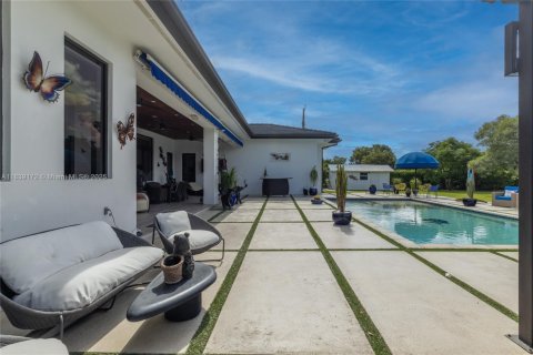 House in Homestead, Florida 5 bedrooms, 355.54 sq.m. № 1827598 - photo 27