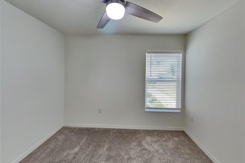 House in Davenport, Florida 4 bedrooms, 152.08 sq.m. № 2197273 - photo 15