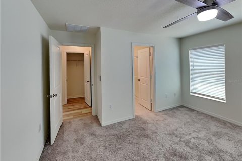 House in Davenport, Florida 4 bedrooms, 152.08 sq.m. № 2197273 - photo 8