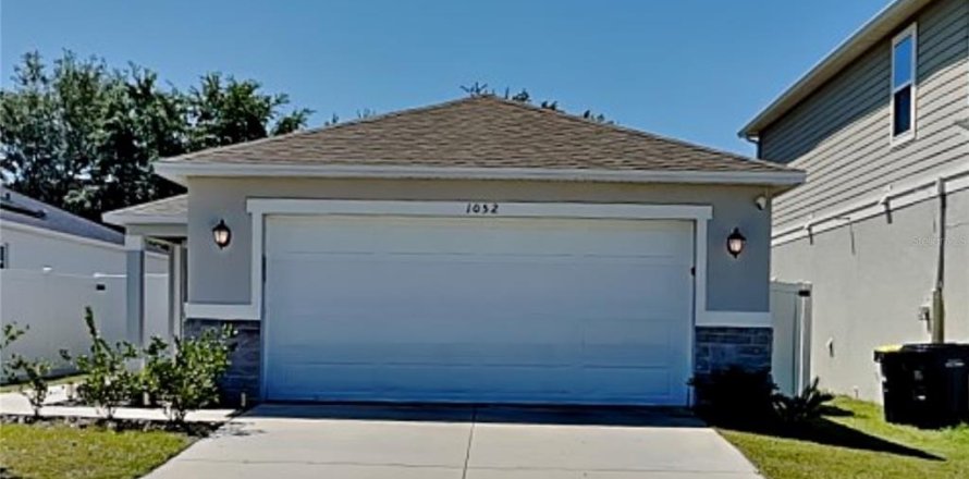 House in Davenport, Florida 4 bedrooms, 152.08 sq.m. № 2197273