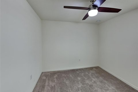 House in Davenport, Florida 4 bedrooms, 152.08 sq.m. № 2197273 - photo 11