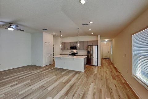 House in Davenport, Florida 4 bedrooms, 152.08 sq.m. № 2197273 - photo 2