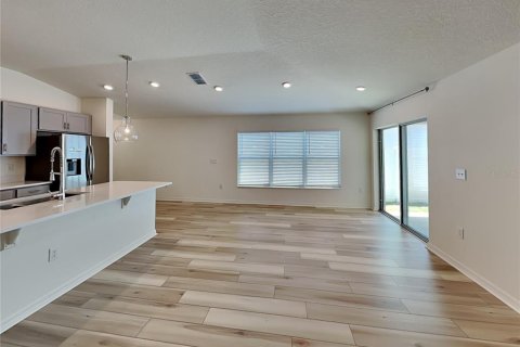 House in Davenport, Florida 4 bedrooms, 152.08 sq.m. № 2197273 - photo 4