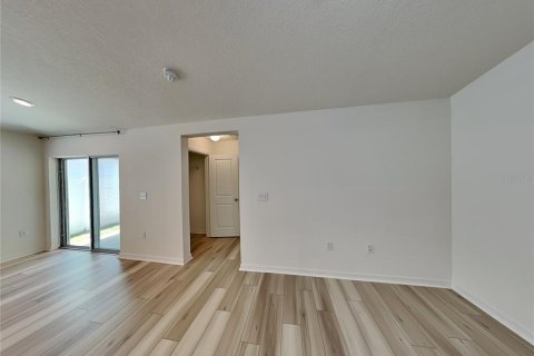 House in Davenport, Florida 4 bedrooms, 152.08 sq.m. № 2197273 - photo 3