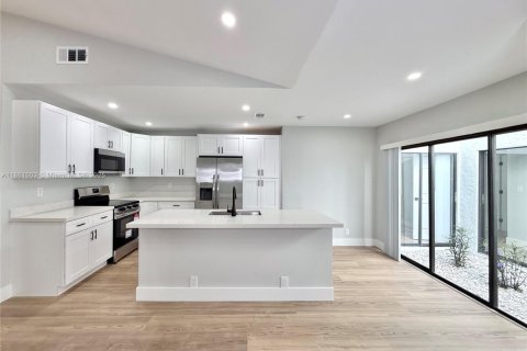 House in Boca Raton, Florida 3 bedrooms, 140.65 sq.m. № 1891619 - photo 3