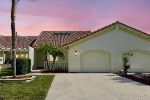 House in Boca Raton, Florida 3 bedrooms, 140.65 sq.m. № 1891619 - photo 1