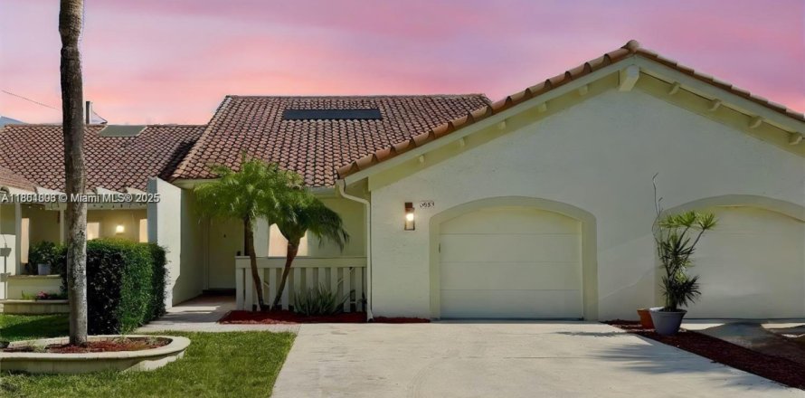 House in Boca Raton, Florida 3 bedrooms, 140.65 sq.m. № 1891619