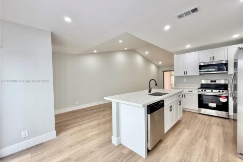House in Boca Raton, Florida 3 bedrooms, 140.65 sq.m. № 1891619 - photo 4