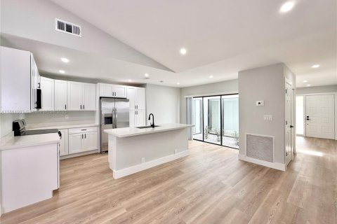 House in Boca Raton, Florida 3 bedrooms, 140.65 sq.m. № 1891619 - photo 6