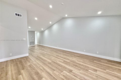 House in Boca Raton, Florida 3 bedrooms, 140.65 sq.m. № 1891619 - photo 9