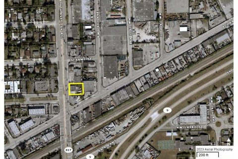 Commercial property in Opa-locka, Florida № 1710479 - photo 3