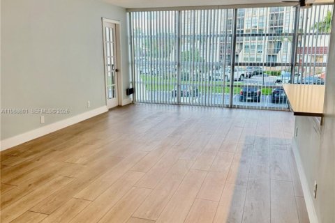 Copropriété à louer à Hallandale Beach, Floride: 2 chambres, 112.41 m2 № 2051555 - photo 11