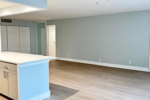 Copropriété à louer à Hallandale Beach, Floride: 2 chambres, 112.41 m2 № 2051555 - photo 6