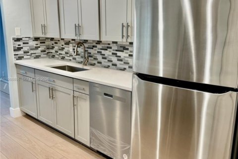 Copropriété à louer à Hallandale Beach, Floride: 2 chambres, 112.41 m2 № 2051555 - photo 3