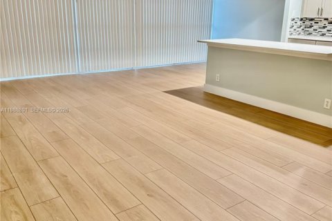 Copropriété à louer à Hallandale Beach, Floride: 2 chambres, 112.41 m2 № 2051555 - photo 7