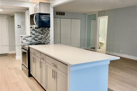 Copropriété à louer à Hallandale Beach, Floride: 2 chambres, 112.41 m2 № 2051555 - photo 5