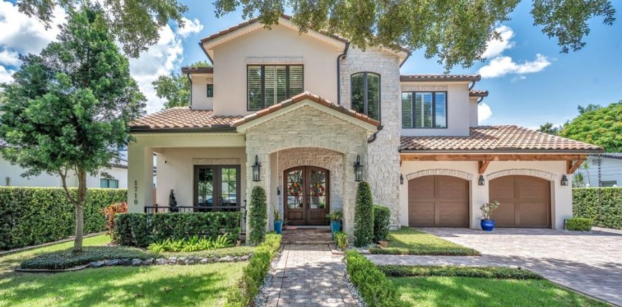 House in Winter Park, Florida 5 bedrooms, 294.87 sq.m. № 1843129