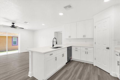 House in Sanford, Florida 3 bedrooms, 112.32 sq.m. № 2094991 - photo 8