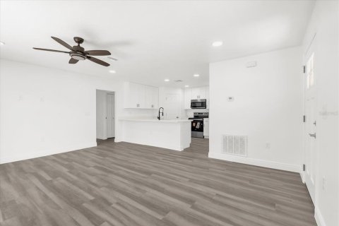 House in Sanford, Florida 3 bedrooms, 112.32 sq.m. № 2094991 - photo 3