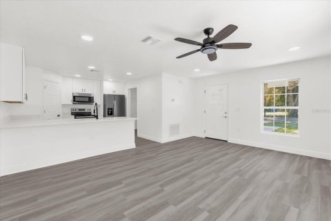House in Sanford, Florida 3 bedrooms, 112.32 sq.m. № 2094991 - photo 5