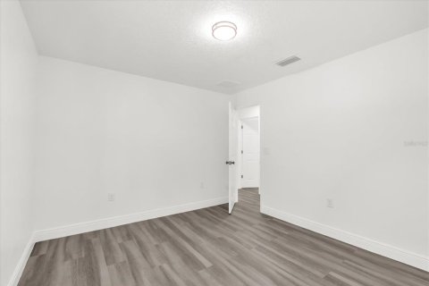 House in Sanford, Florida 3 bedrooms, 112.32 sq.m. № 2094991 - photo 15