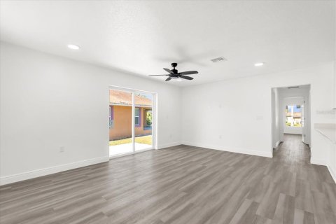House in Sanford, Florida 3 bedrooms, 112.32 sq.m. № 2094991 - photo 4