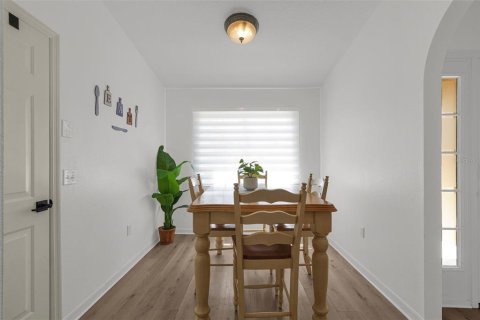 House in Davenport, Florida 4 bedrooms, 122.63 sq.m. № 2349668 - photo 9