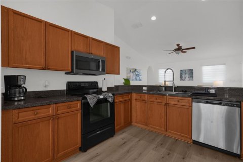 House in Davenport, Florida 4 bedrooms, 122.63 sq.m. № 2349668 - photo 12