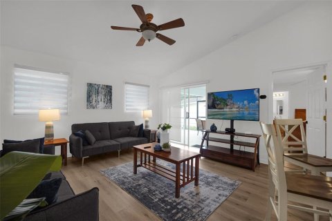 House in Davenport, Florida 4 bedrooms, 122.63 sq.m. № 2349668 - photo 4
