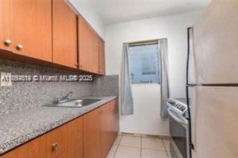 Снять в аренду квартиру в Майами-Бич, Флорида 51.1м2, № 1949259 - фото 2