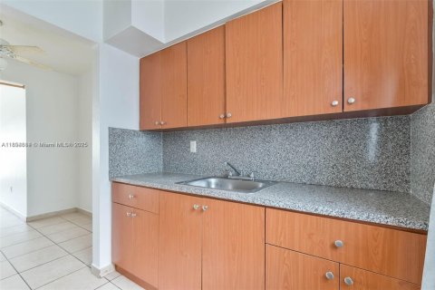 Снять в аренду квартиру в Майами-Бич, Флорида 51.1м2, № 1949259 - фото 3