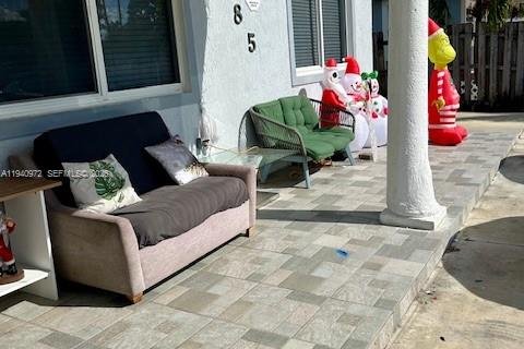 Commercial property in Miami, Florida 191.1 sq.m. № 1998072