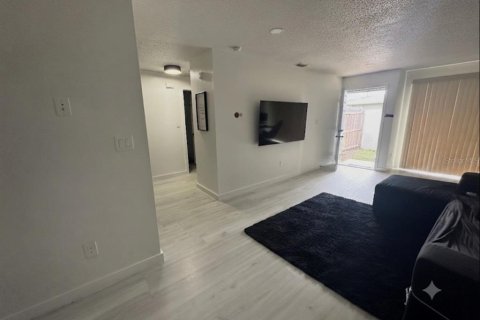 Apartamento en alquiler en Ocala, Florida, 2 dormitorios, 317.45 m2 № 2285653 - foto 2