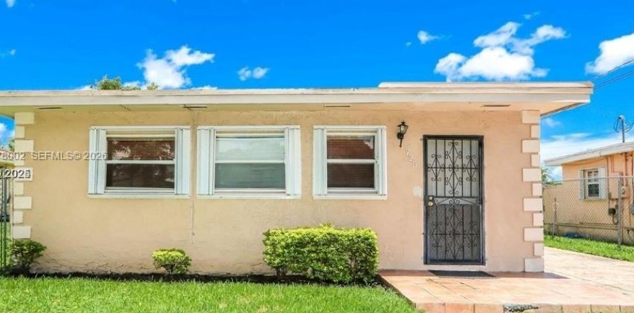 Дом в Хомстед, Флорида 4 спальни, 156.08м2 № 2046433