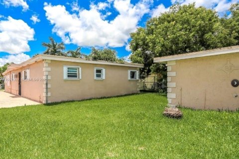 Купить виллу или дом в Хомстед, Флорида 4 спальни, 156.08м2, № 2046433 - фото 2