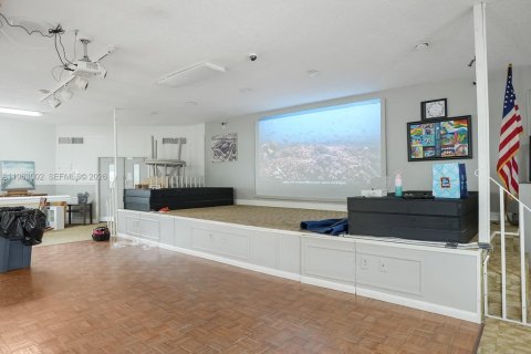 Condo in Lauderdale Lakes, Florida, 1 bedroom  № 2025572 - photo 25