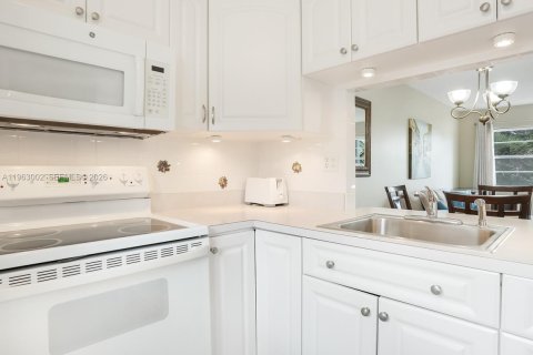 Condo in Lauderdale Lakes, Florida, 1 bedroom  № 2025572 - photo 12