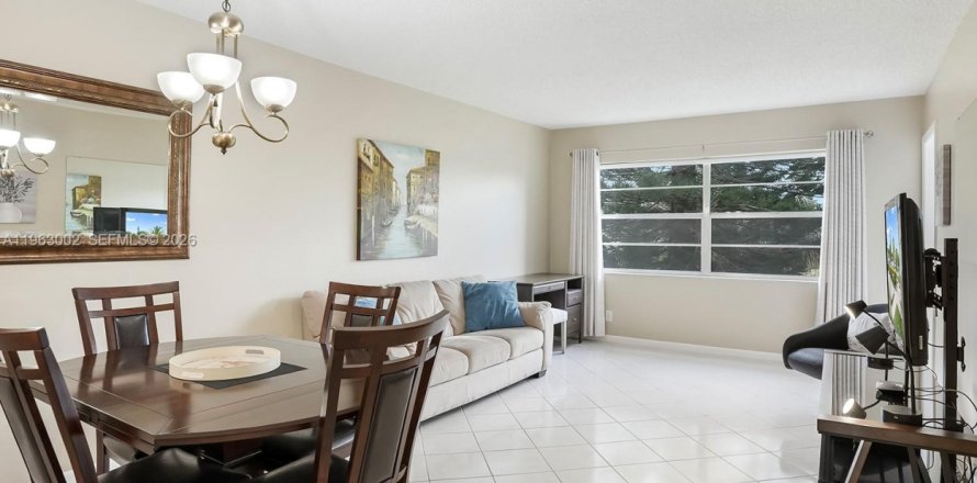 Condo in Lauderdale Lakes, Florida, 1 bedroom  № 2025572