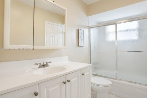 Condo in Lauderdale Lakes, Florida, 1 bedroom  № 2025572 - photo 10