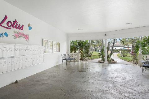 Condo in Lauderdale Lakes, Florida, 1 bedroom  № 2025572 - photo 17