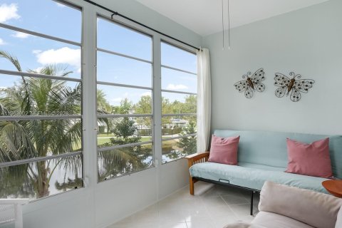 Condo in Lauderdale Lakes, Florida, 1 bedroom  № 2025572 - photo 15