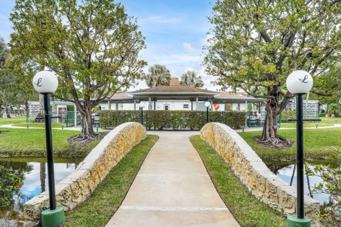 Condo in Lauderdale Lakes, Florida, 1 bedroom  № 2025572 - photo 18