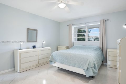 Condo in Lauderdale Lakes, Florida, 1 bedroom  № 2025572 - photo 7