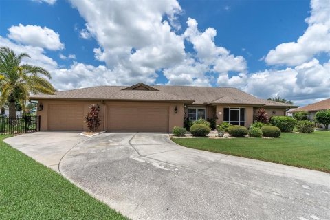 House in Sun City Center, Florida 3 bedrooms, 223.15 sq.m. № 2131968