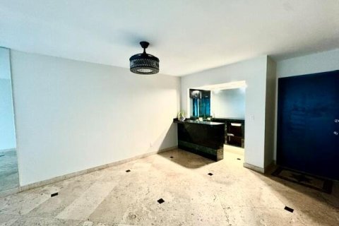 Снять в аренду кондоминиум в Форт-Лодердейл, Флорида 3 комнаты, 97.55м2, № 2247182 - фото 3