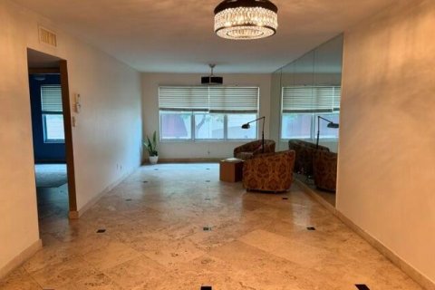 Снять в аренду кондоминиум в Форт-Лодердейл, Флорида 3 комнаты, 97.55м2, № 2247182 - фото 2