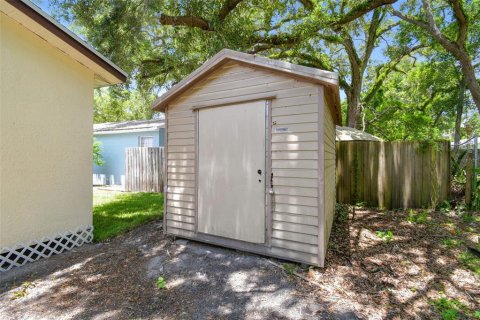 House in Tampa, Florida 4 bedrooms, 115.2 sq.m. № 1799924 - photo 14