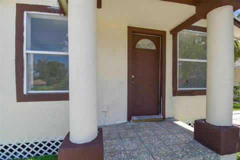 House in Tampa, Florida 4 bedrooms, 115.2 sq.m. № 1799924 - photo 17