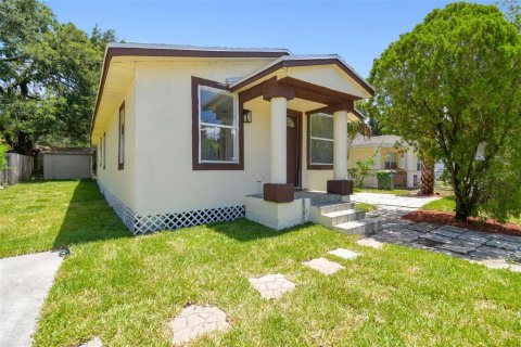House in Tampa, Florida 4 bedrooms, 115.2 sq.m. № 1799924 - photo 4
