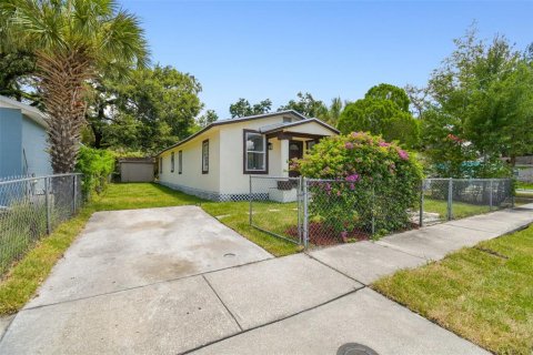 House in Tampa, Florida 4 bedrooms, 115.2 sq.m. № 1799924 - photo 2